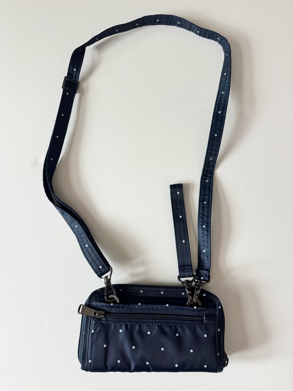 Lug Kickflip SE Convertible RFID Crossbody/Wristlet Wallet, Blue/White, NWOT - Picture 3 of 8